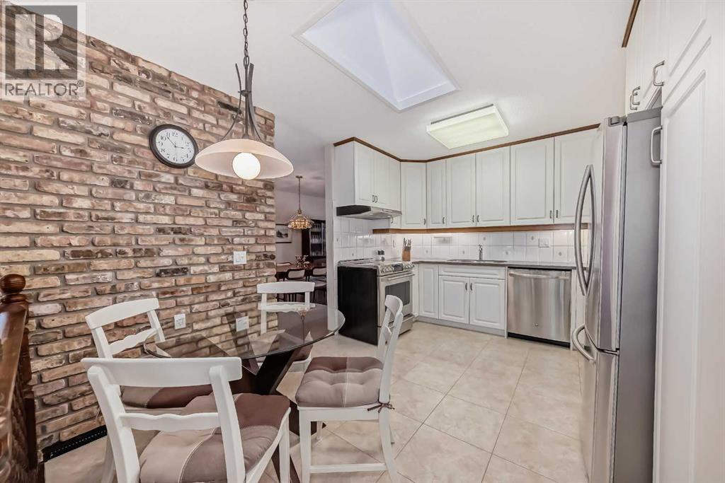 House for Sale in 111 Oakside Road SW|Calgary, Alberta T2V4H6 5