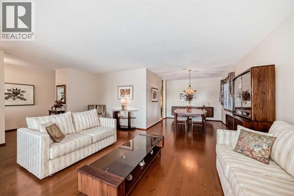 House for Sale in 111 Oakside Road SW|Calgary, Alberta T2V4H6 4