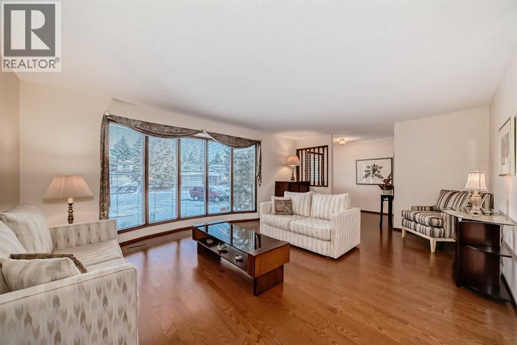 House for Sale in 111 Oakside Road SW|Calgary, Alberta T2V4H6 3