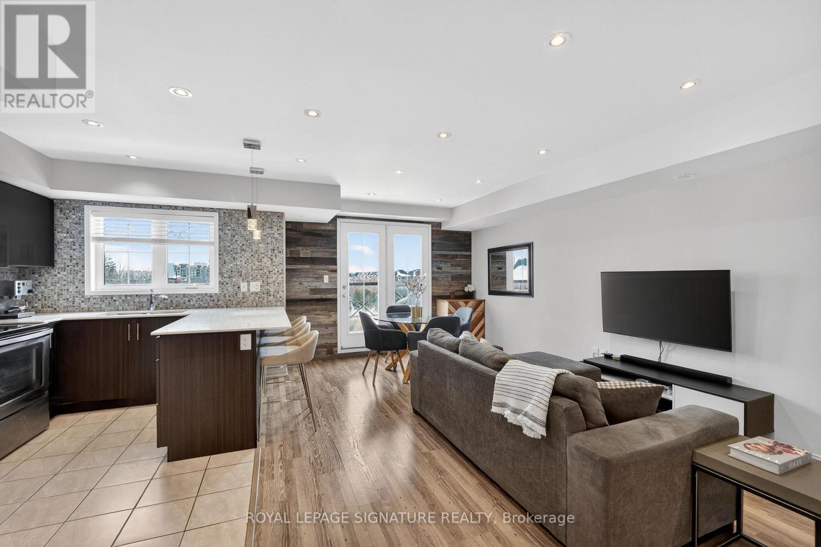 Row / Townhouse for Sale in 24 - 2508 POST ROAD|Oakville (RO River Oaks), Ontario L6H0G6 3