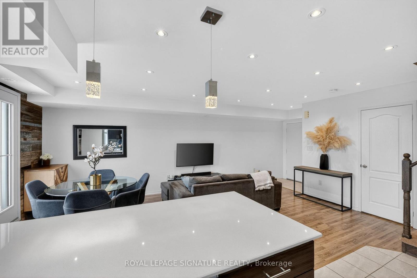 Row / Townhouse for Sale in 24 - 2508 POST ROAD|Oakville (RO River Oaks), Ontario L6H0G6 4