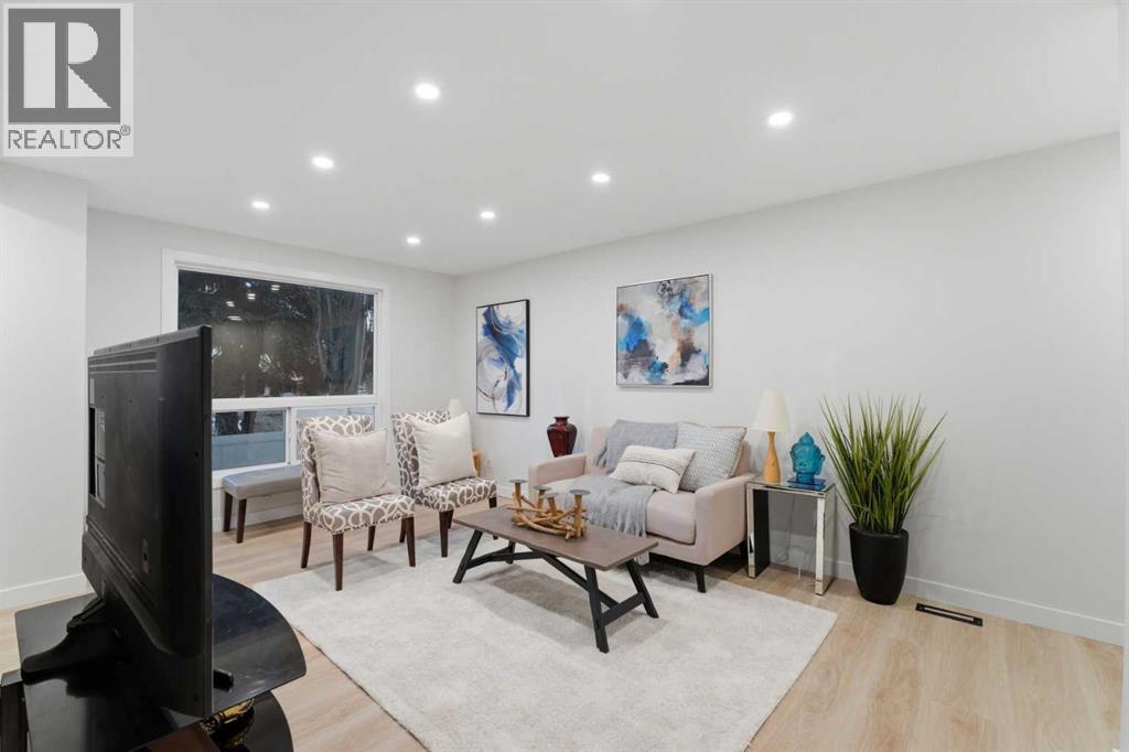 Row / Townhouse for Sale in 38, 4769 Hubalta Road SE|Calgary, Alberta T2B3V5 3