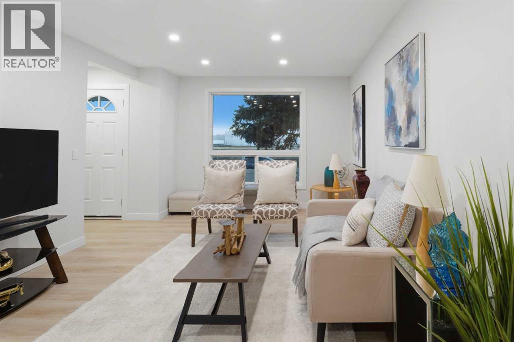 Row / Townhouse for Sale in 38, 4769 Hubalta Road SE|Calgary, Alberta T2B3V5 4