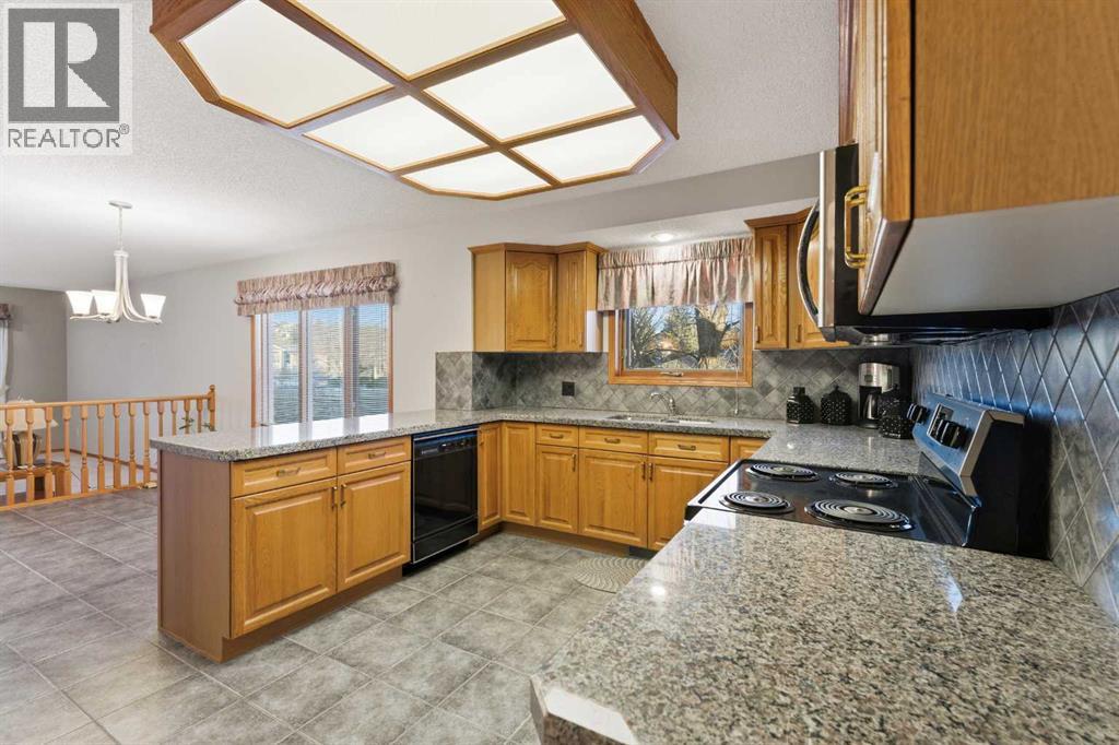 House for Sale in 531 Sierra Morena Court SW|Calgary, Alberta T3H3C2 5