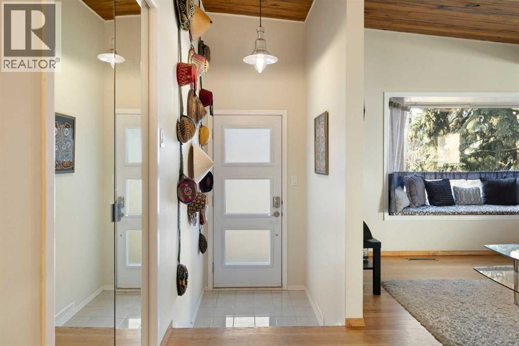 House for Sale in 3511 Lakeside Crescent SW|Calgary, Alberta T3E6A7 3