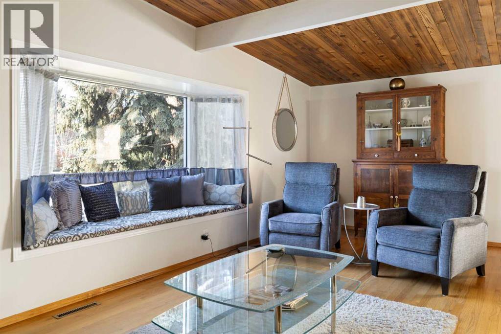 House for Sale in 3511 Lakeside Crescent SW|Calgary, Alberta T3E6A7 5