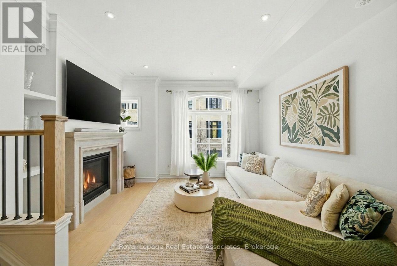 Row / Townhouse for Sale in 56 - 30 LUNAR CRESCENT|Mississauga (Streetsville), Ontario L5M2R5