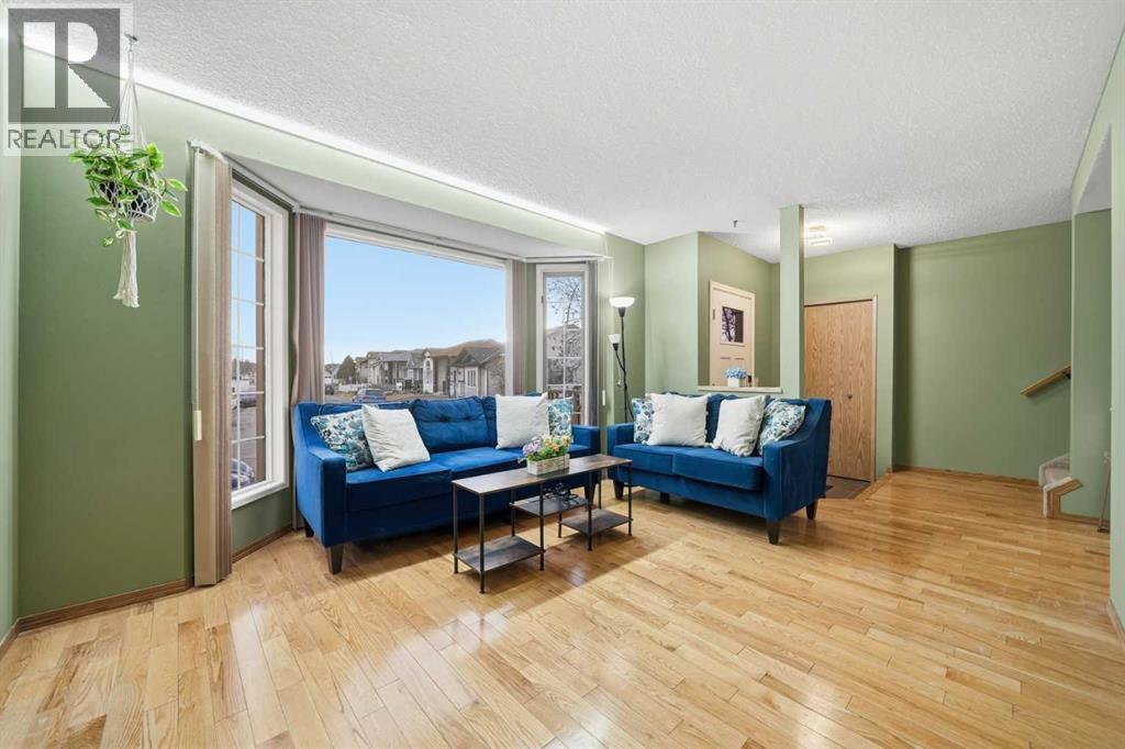 House for Sale in 24 LAGUNA Close NE|Calgary, Alberta T1Y6V1 4