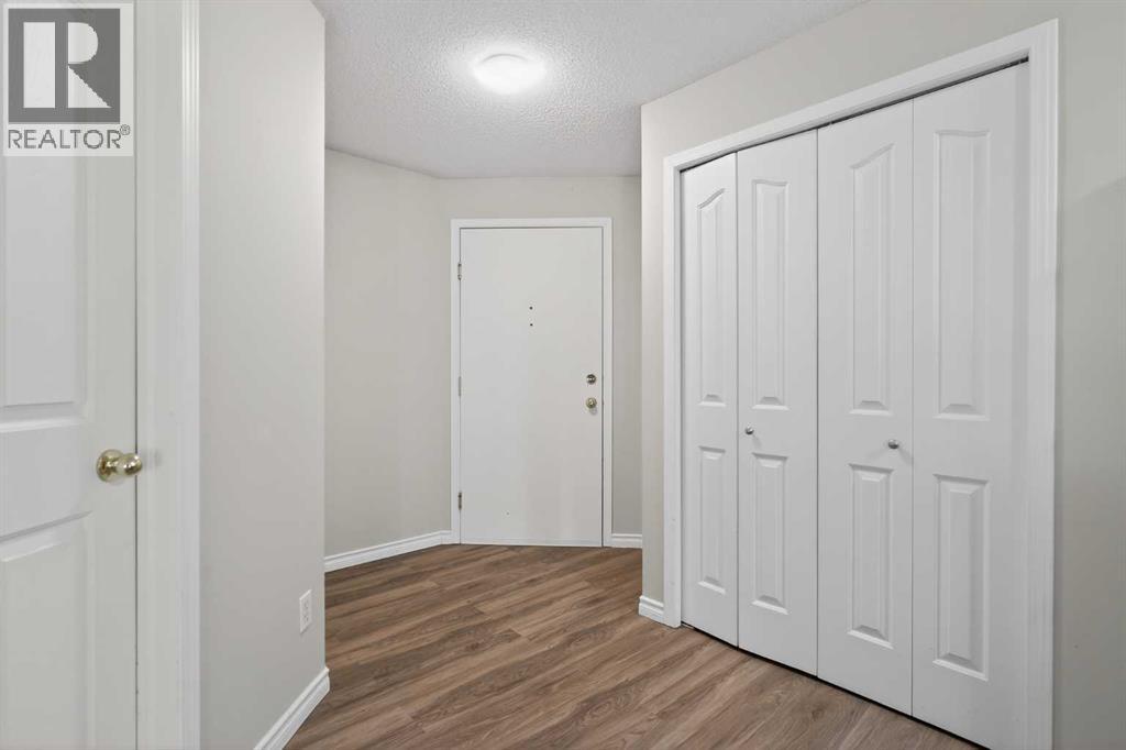 Apartment for Sale in 1408, 1000 Somervale Court SW|Calgary, Alberta T2Y4K4 5