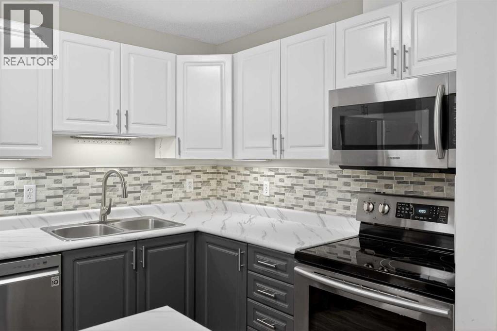 Apartment for Sale in 1408, 1000 Somervale Court SW|Calgary, Alberta T2Y4K4 4