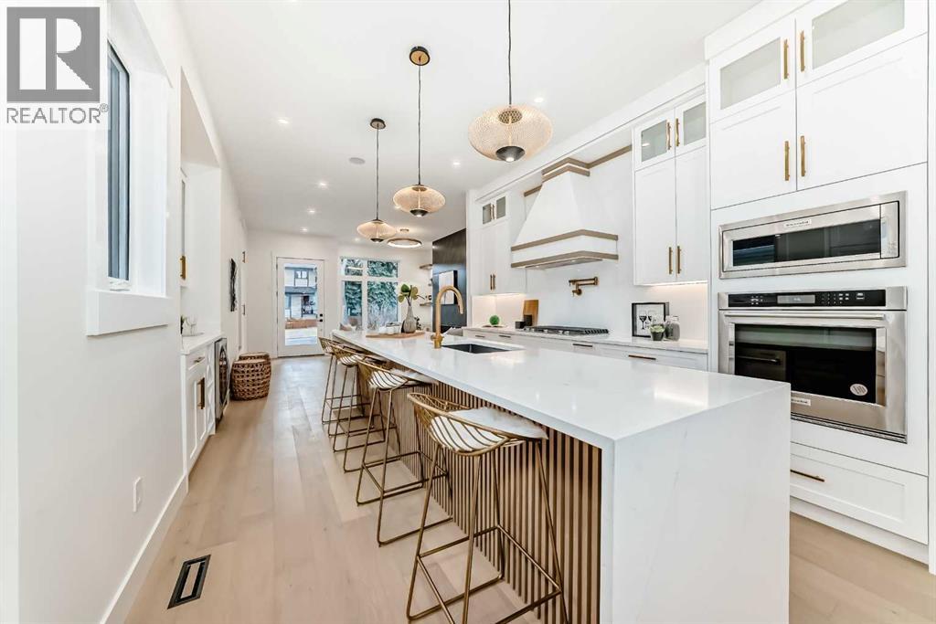 House for Sale in 214 27 Avenue NW|Calgary, Alberta T2M2H4 4