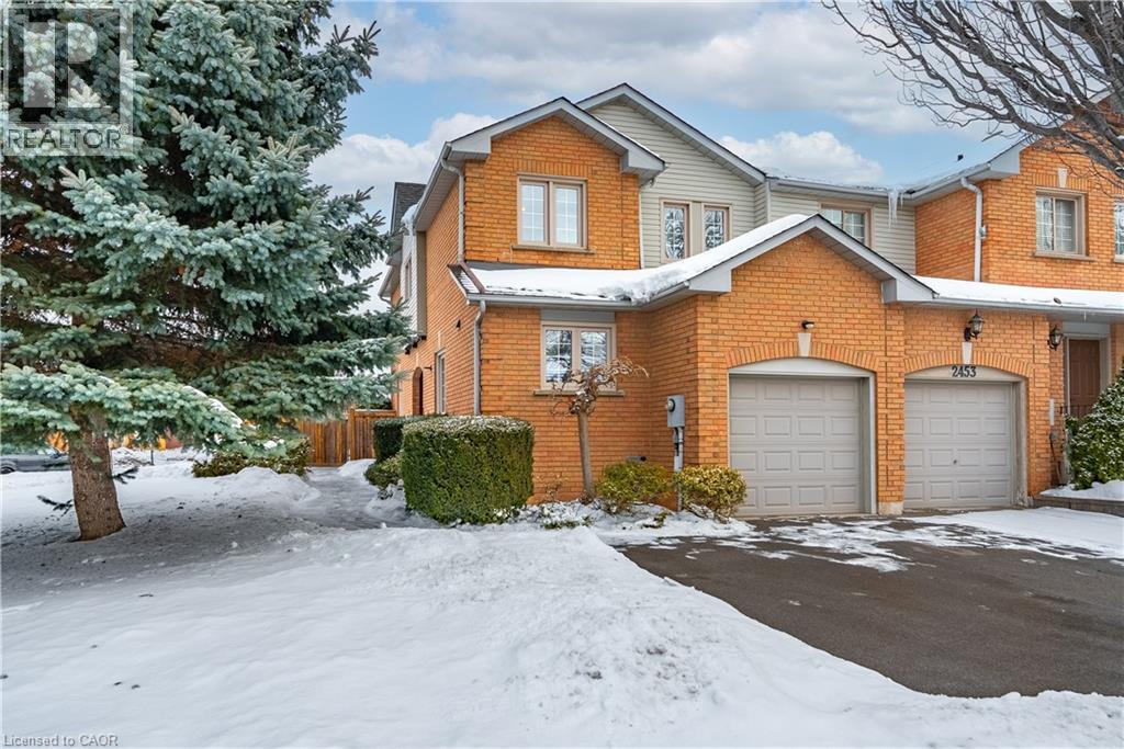 Row / Townhouse for Sale in 2455 NEW WOOD Drive|Oakville, Ontario L6H5Y3 2