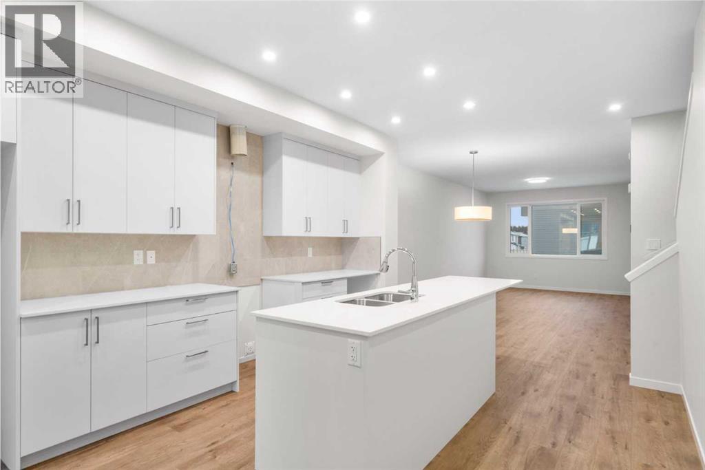 Duplex for Sale in 107 Royston Way NW|Calgary, Alberta T3L0M4 2