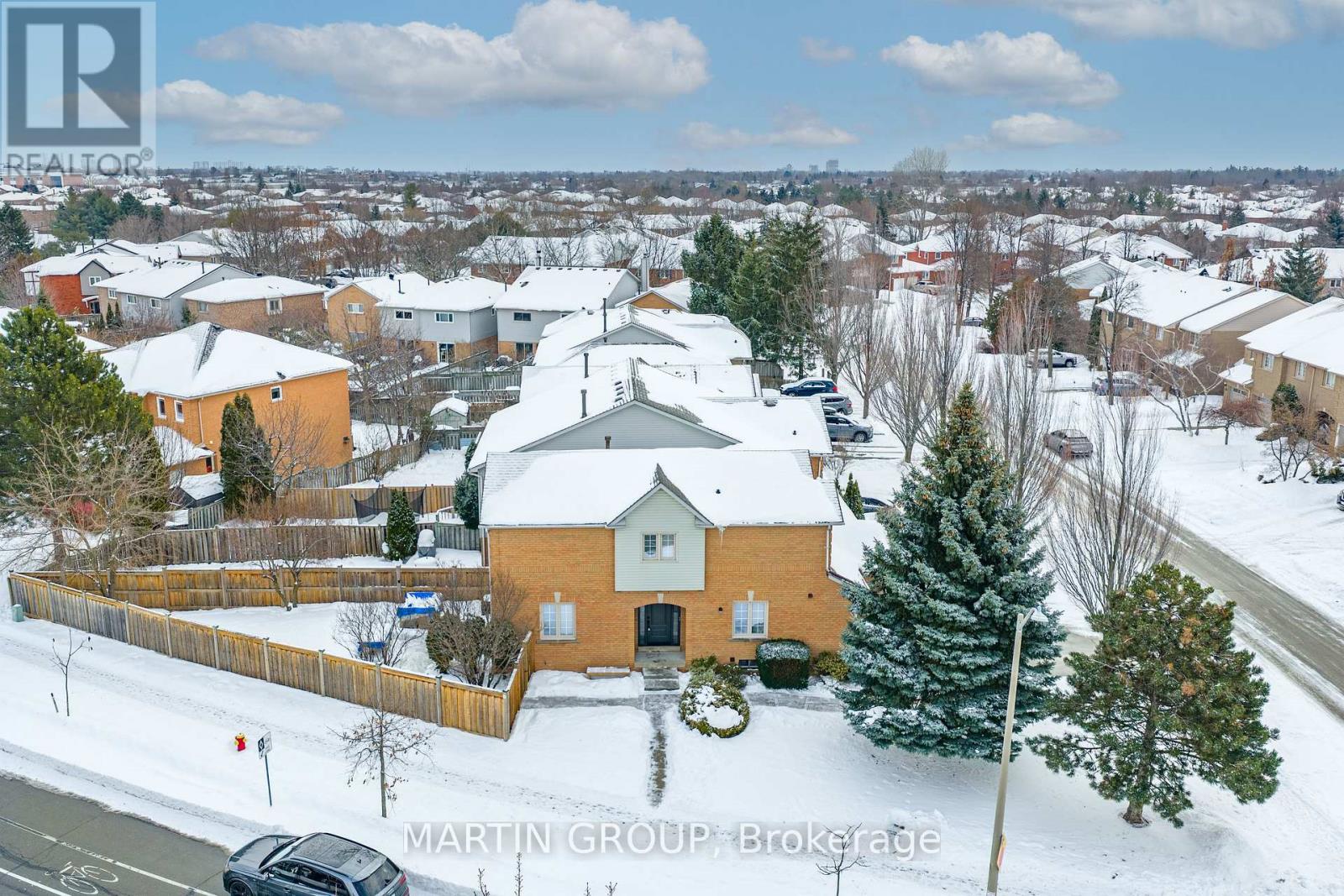 Row / Townhouse for Sale in 2455 NEW WOOD DRIVE|Oakville (RO River Oaks), Ontario L6H5Y3 3