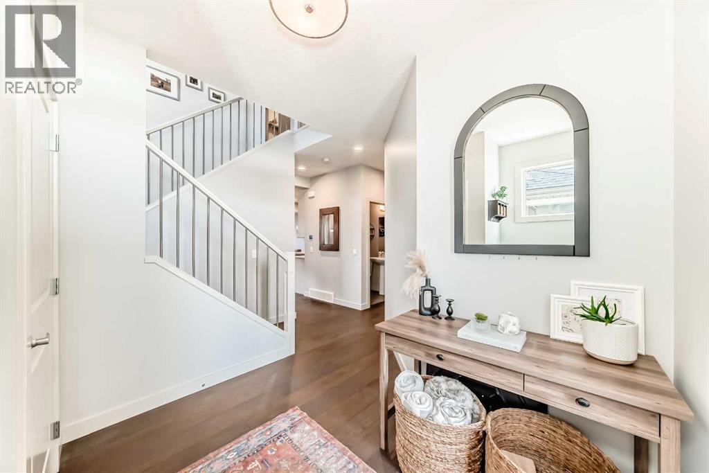 House for Sale in 743 Shawnee Drive SW|Calgary, Alberta T2Y1V6 4