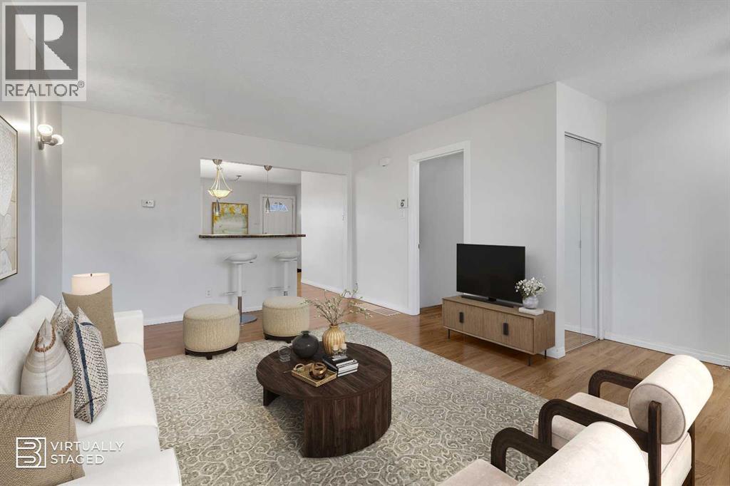 Row / Townhouse for Sale in 314, 2211 19 Street NE|Calgary, Alberta T2E4Y5 3