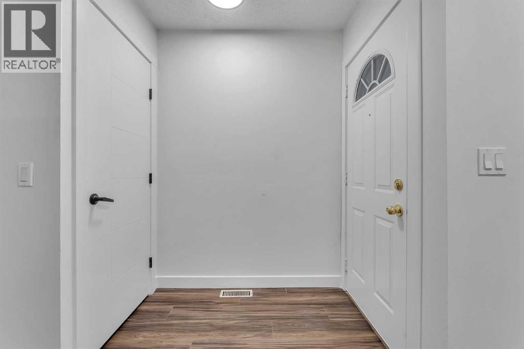 Row / Townhouse for Sale in 429 Georgian Villas NE|Calgary, Alberta T2A7E3 2