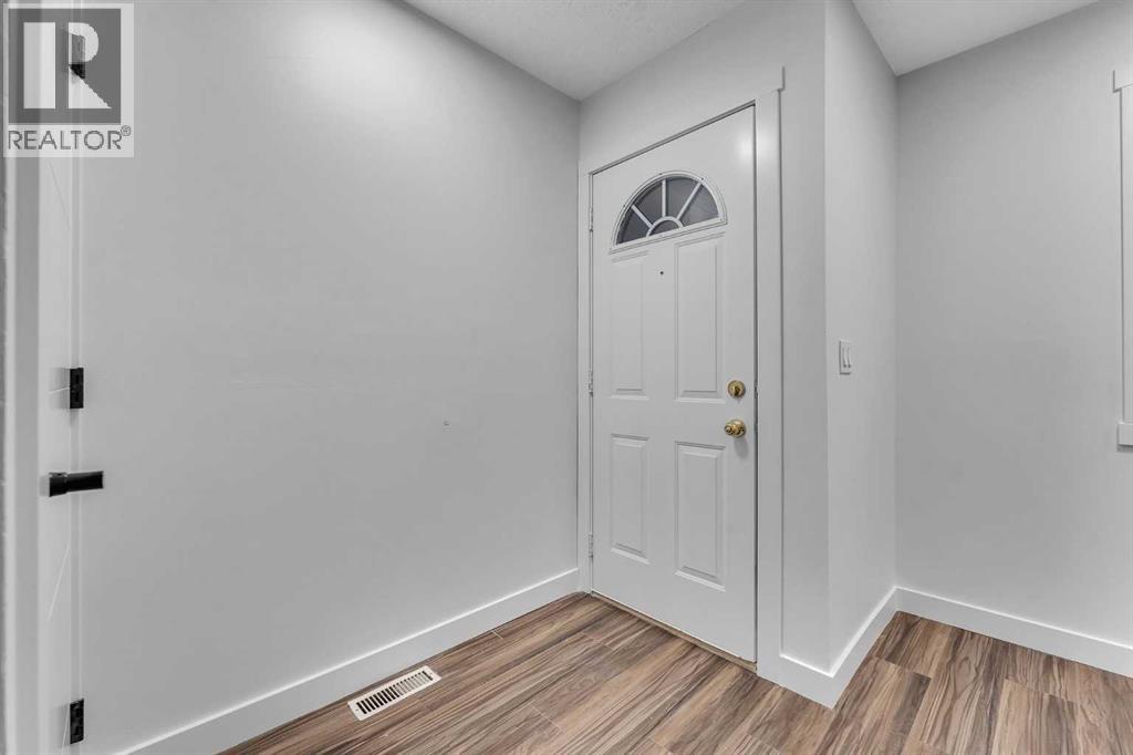 Row / Townhouse for Sale in 429 Georgian Villas NE|Calgary, Alberta T2A7E3 3