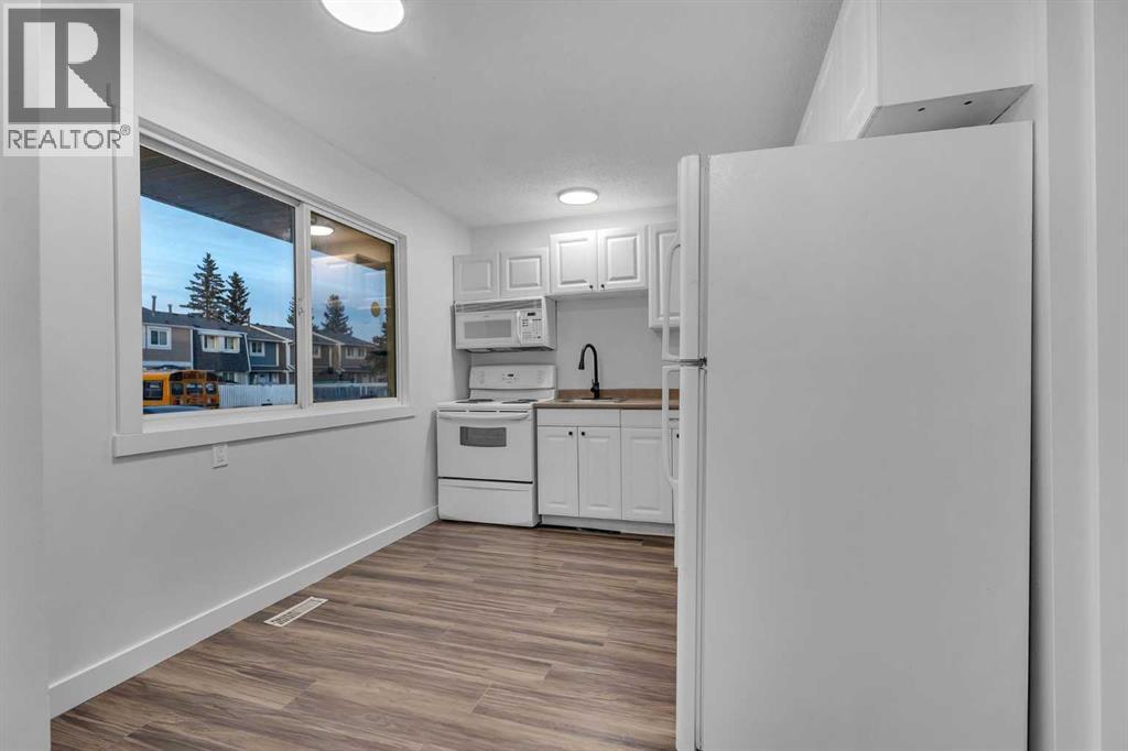 Row / Townhouse for Sale in 429 Georgian Villas NE|Calgary, Alberta T2A7E3 4