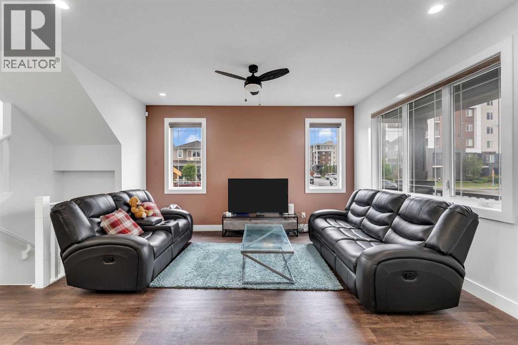 House for Sale in 111 Cityside Road NE|Calgary, Alberta T3N1E1 4