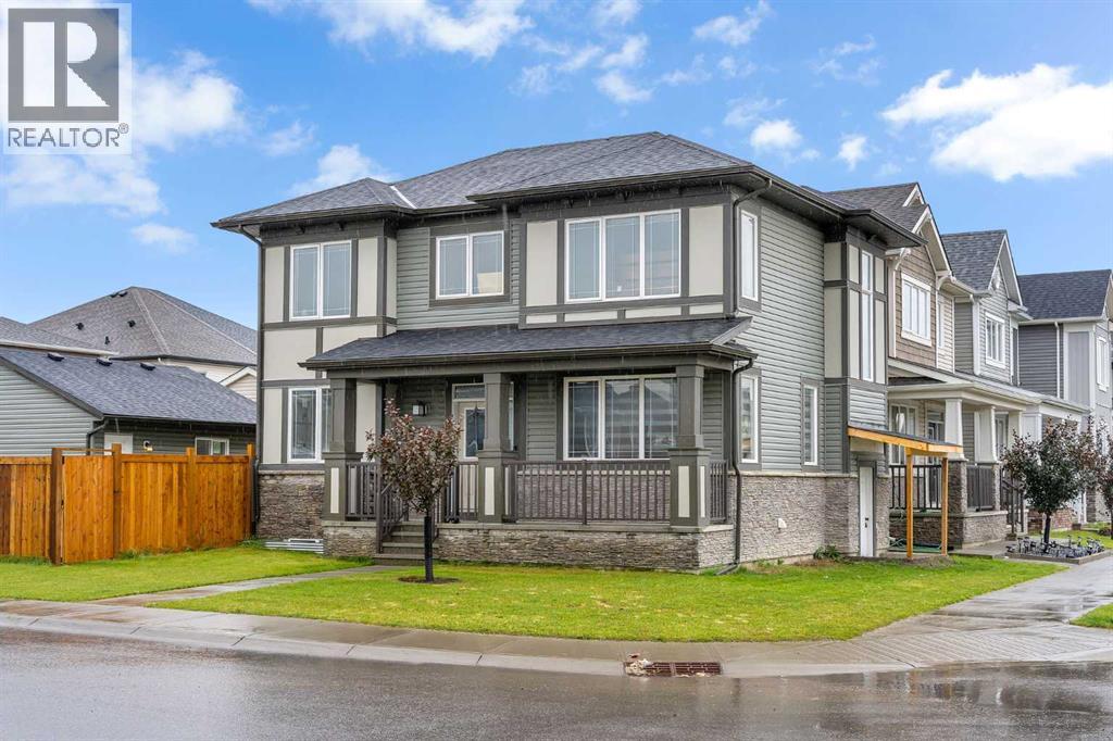 House for Sale in 111 Cityside Road NE|Calgary, Alberta T3N1E1 2