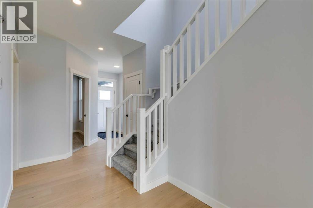 House for Sale in 31 Creekstone Green SW|Calgary, Alberta T2X6H6 3