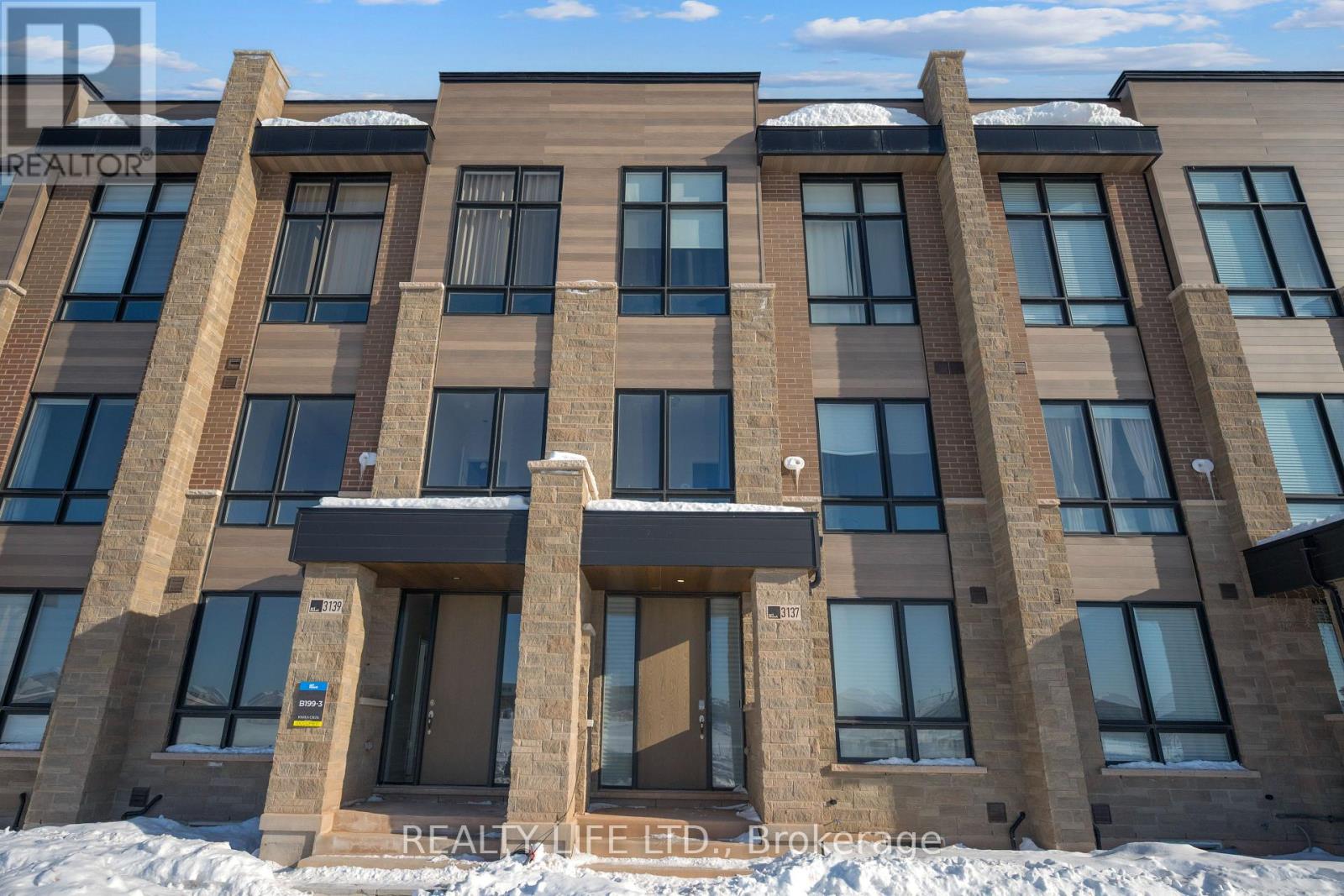 Row / Townhouse for Sale in 3137 MEADOWRIDGE DRIVE|Oakville (JM Joshua Meadows), Ontario L6H7Z6 2