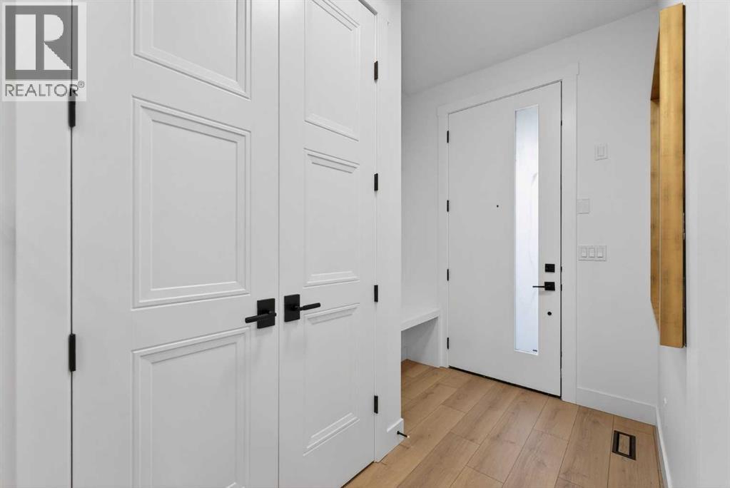 Duplex for Sale in 1325B 20 Avenue NW|Calgary, Alberta T2M1G4 3