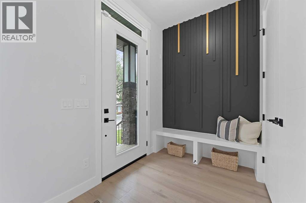 House for Sale in 107 Hartford Road NW|Calgary, Alberta T2K2A7 3