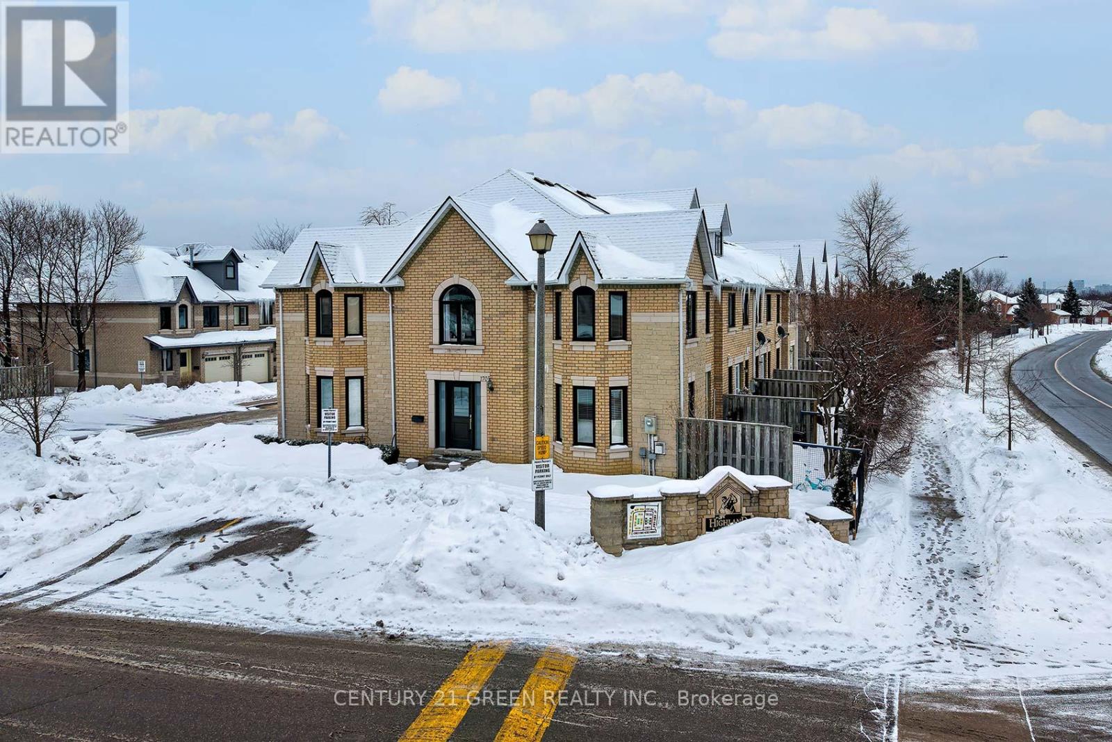 Row / Townhouse for Sale in 170 - 455 APACHE COURT|Mississauga (Hurontario), Ontario L4Z3W8