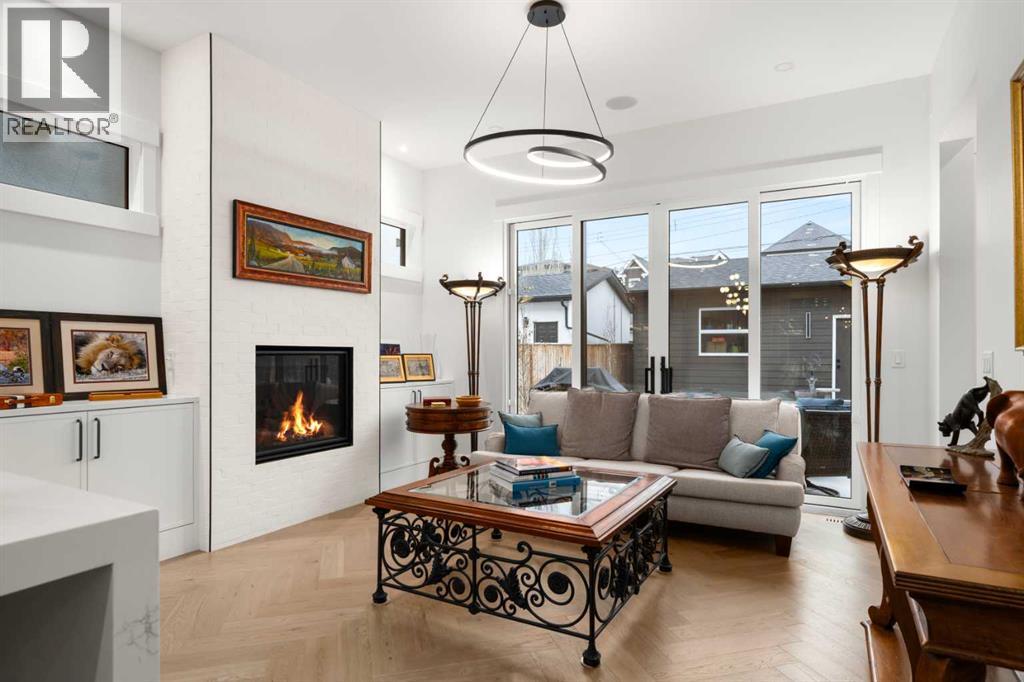 Duplex for Sale in 2006 41 Avenue SW|Calgary, Alberta T2T2M1 5