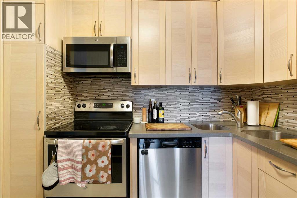 Apartment for Sale in 204, 809 4 Street NE|Calgary, Alberta T2E3S9 5