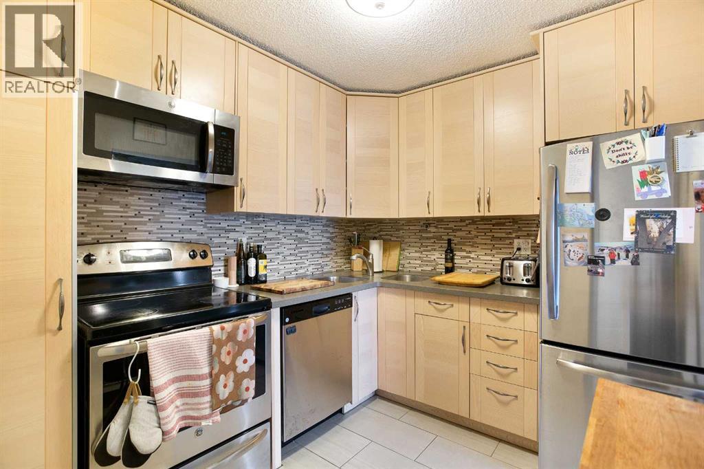 Apartment for Sale in 204, 809 4 Street NE|Calgary, Alberta T2E3S9 4