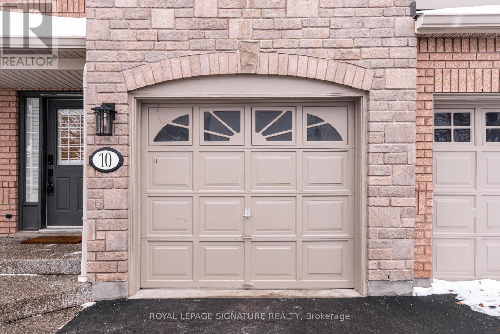 Row / Townhouse for Sale in 10 - 1050 GRAND BOULEVARD|Oakville (FA Falgarwood), Ontario L6H2S5 4