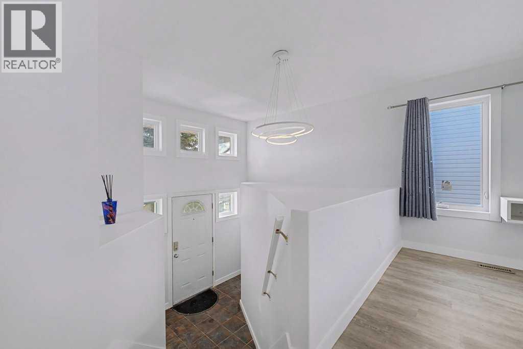 House for Sale in 267 Panamount Hill NW|Calgary, Alberta T3K5M3 3