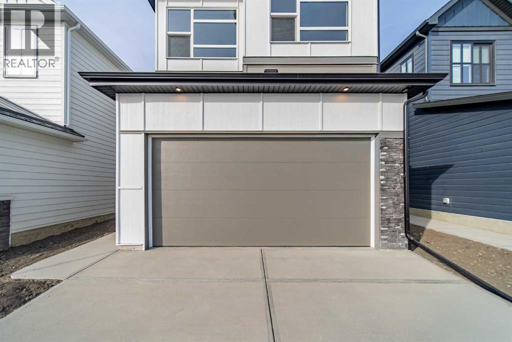 House for Sale in 73 Royston Grove NW|Calgary, Alberta T3L0M3 4