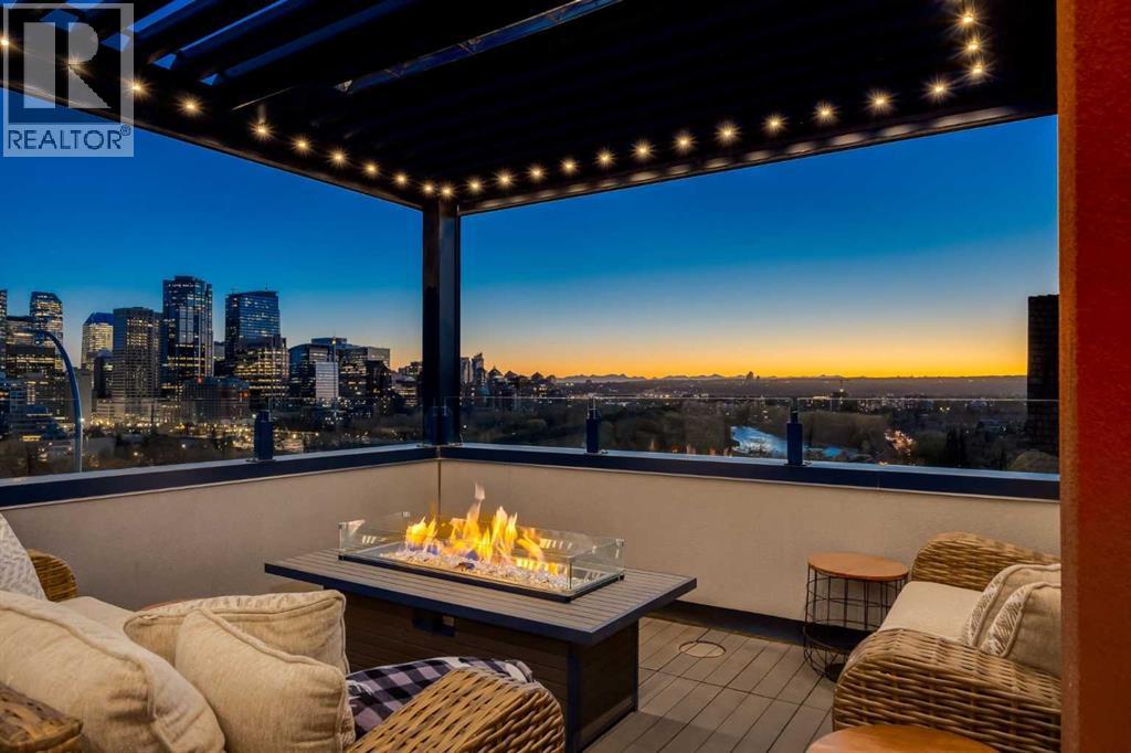 House for Sale in 134 6 Avenue NW|Calgary, Alberta T2M0A1 2