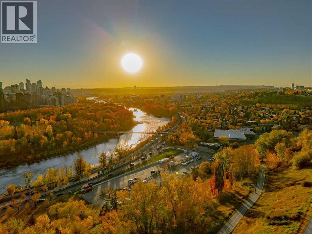 House for Sale in 134 6 Avenue NW|Calgary, Alberta T2M0A1 3