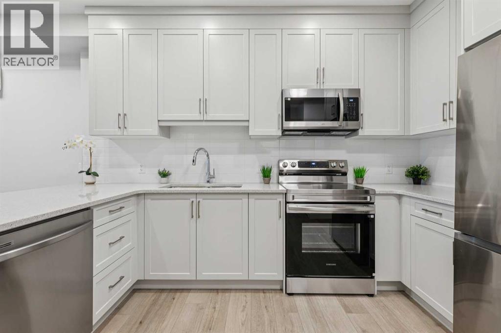 Apartment for Sale in 2215, 2117 81 Street SW|Calgary, Alberta T3H6H5 5