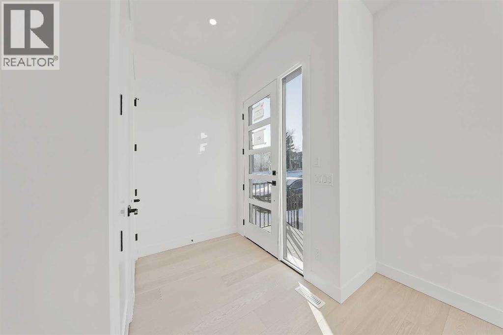 Duplex for Sale in 3538 43 Street SW|Calgary, Alberta T3E3P5 3