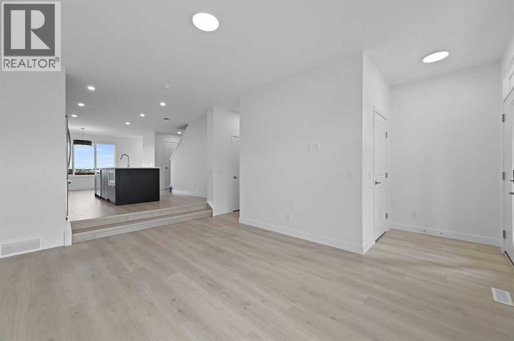 Row / Townhouse for Sale in 19852 45 Street SE|Calgary, Alberta T3M4B9 3