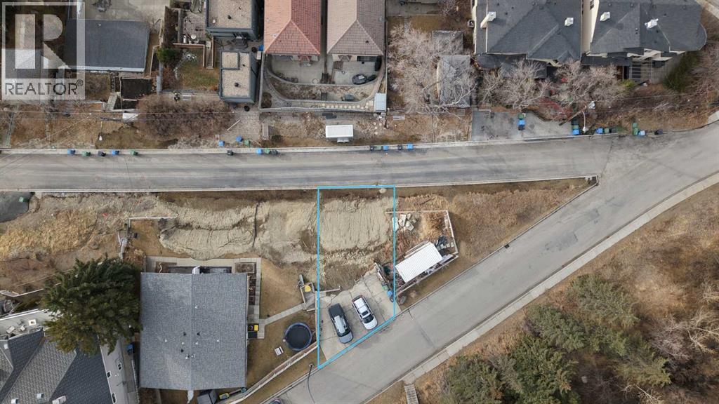 Property for Sale in 205 Thomson Avenue NE|Calgary, Alberta T2E5B7 2