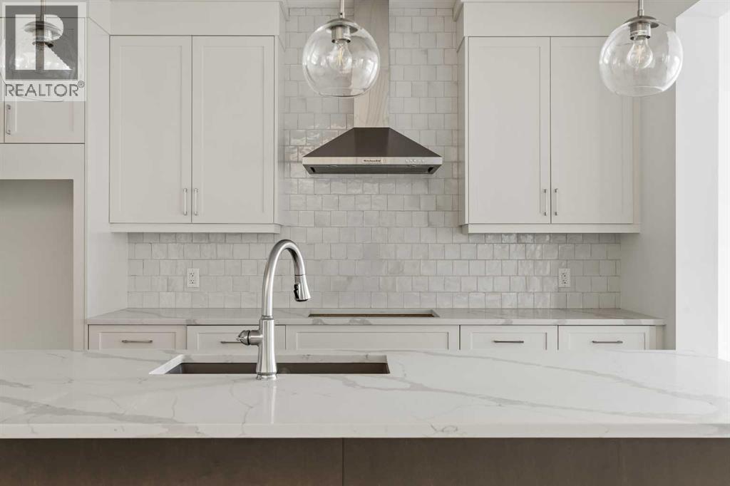 House for Sale in 208 Starling Place NW|Calgary, Alberta T3P2W2 5