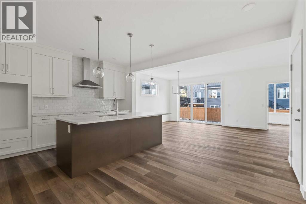 House for Sale in 208 Starling Place NW|Calgary, Alberta T3P2W2 3