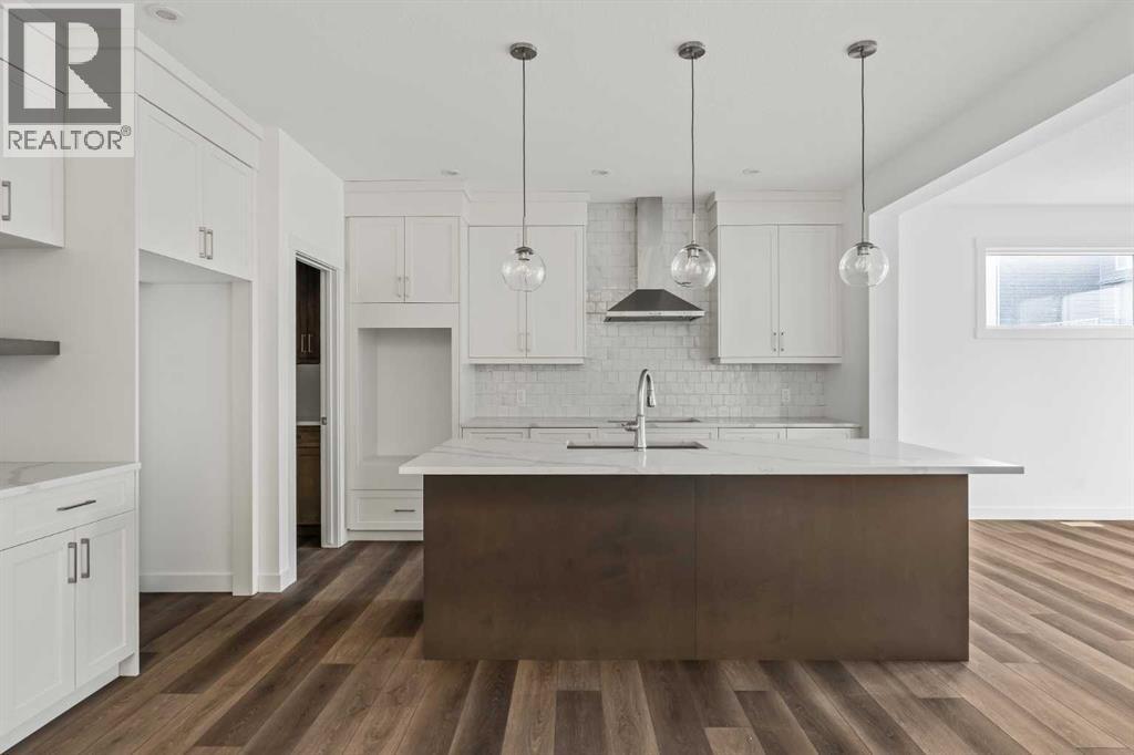 House for Sale in 208 Starling Place NW|Calgary, Alberta T3P2W2 4