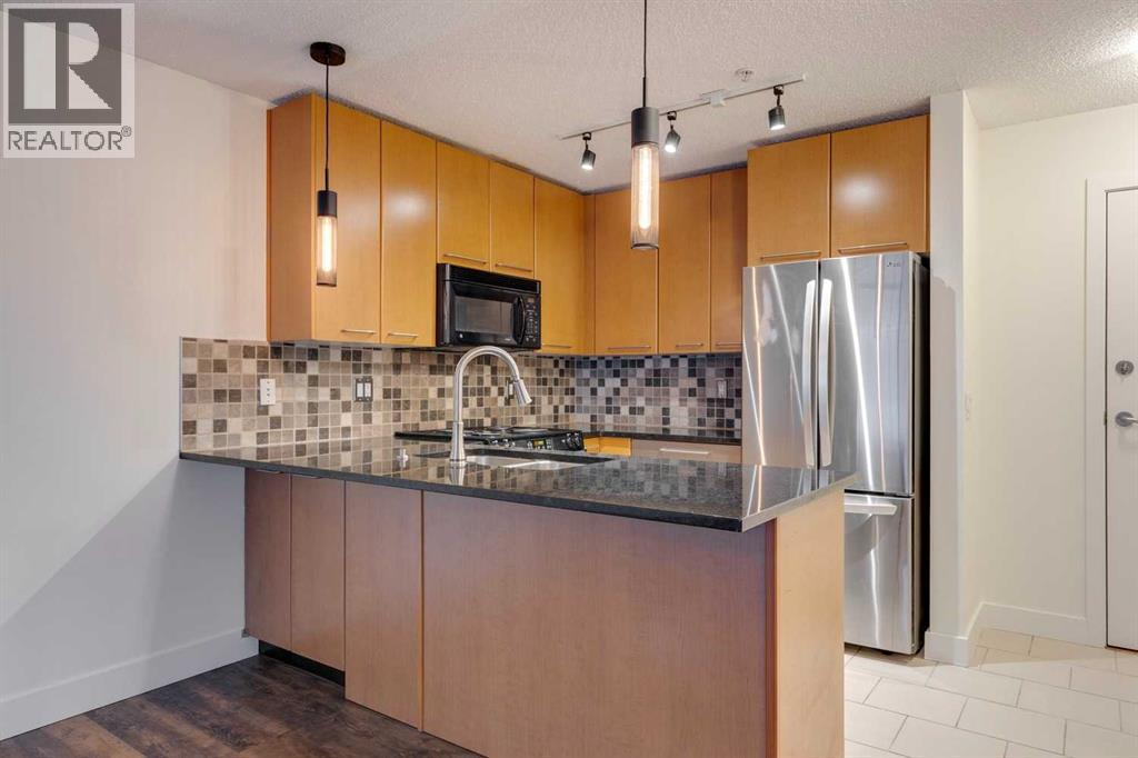 Apartment for Sale in 106, 35 Richard Court SW|Calgary, Alberta T3E7N9 2