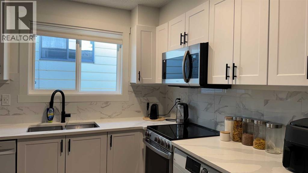 Duplex for Sale in 2820 16 Avenue SE|Calgary, Alberta T2A0M6 2