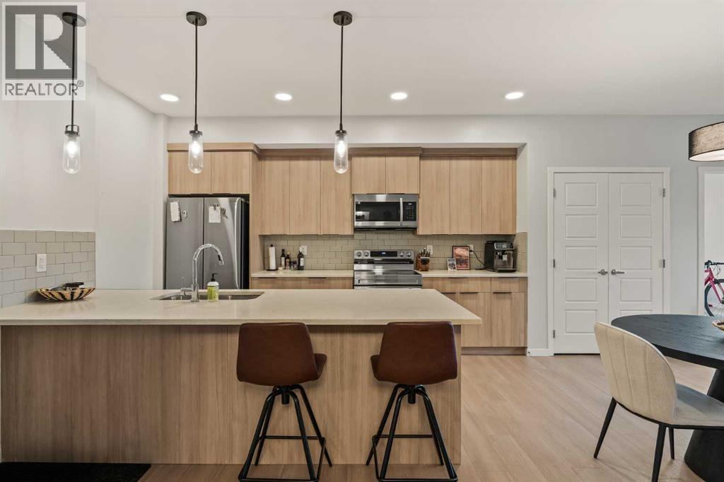 Apartment for Sale in 2201, 33 Carringham Gate NW|Calgary, Alberta T3P2H6