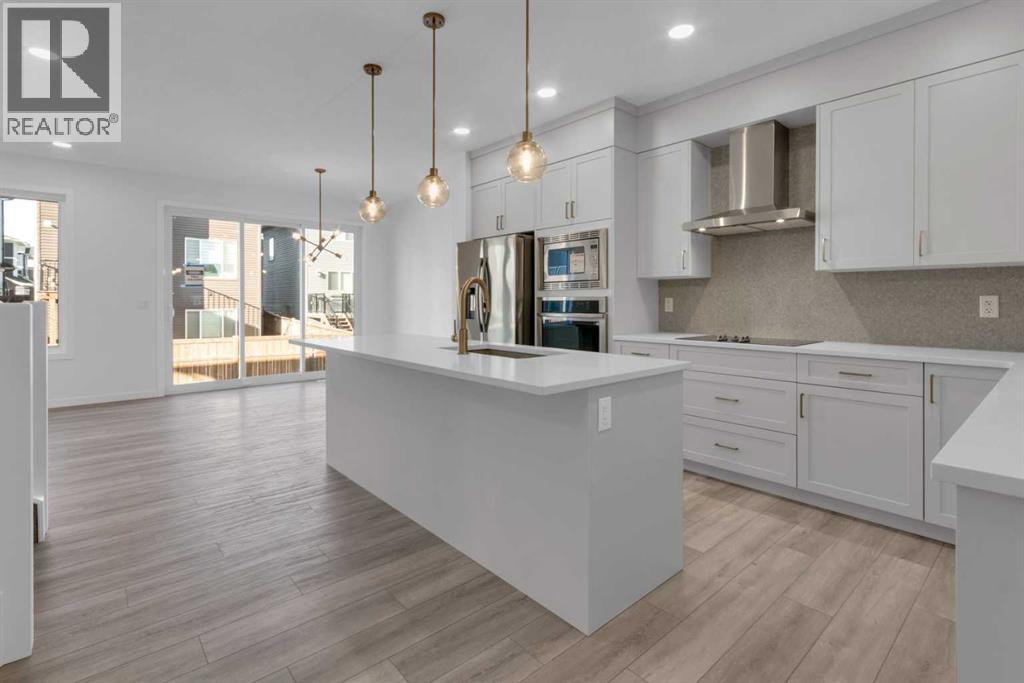 House for Sale in 200 Starling Place NW|Calgary, Alberta T3P2W2 3