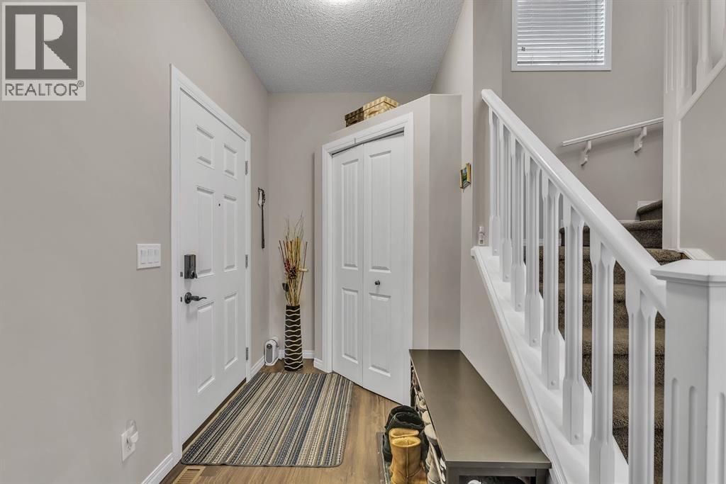 House for Sale in 31 Walden Court SE|Calgary, Alberta T2X0N8 2